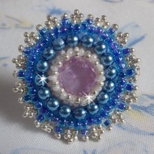 Azur-ring broderet med Swarovski-krystaller og perler